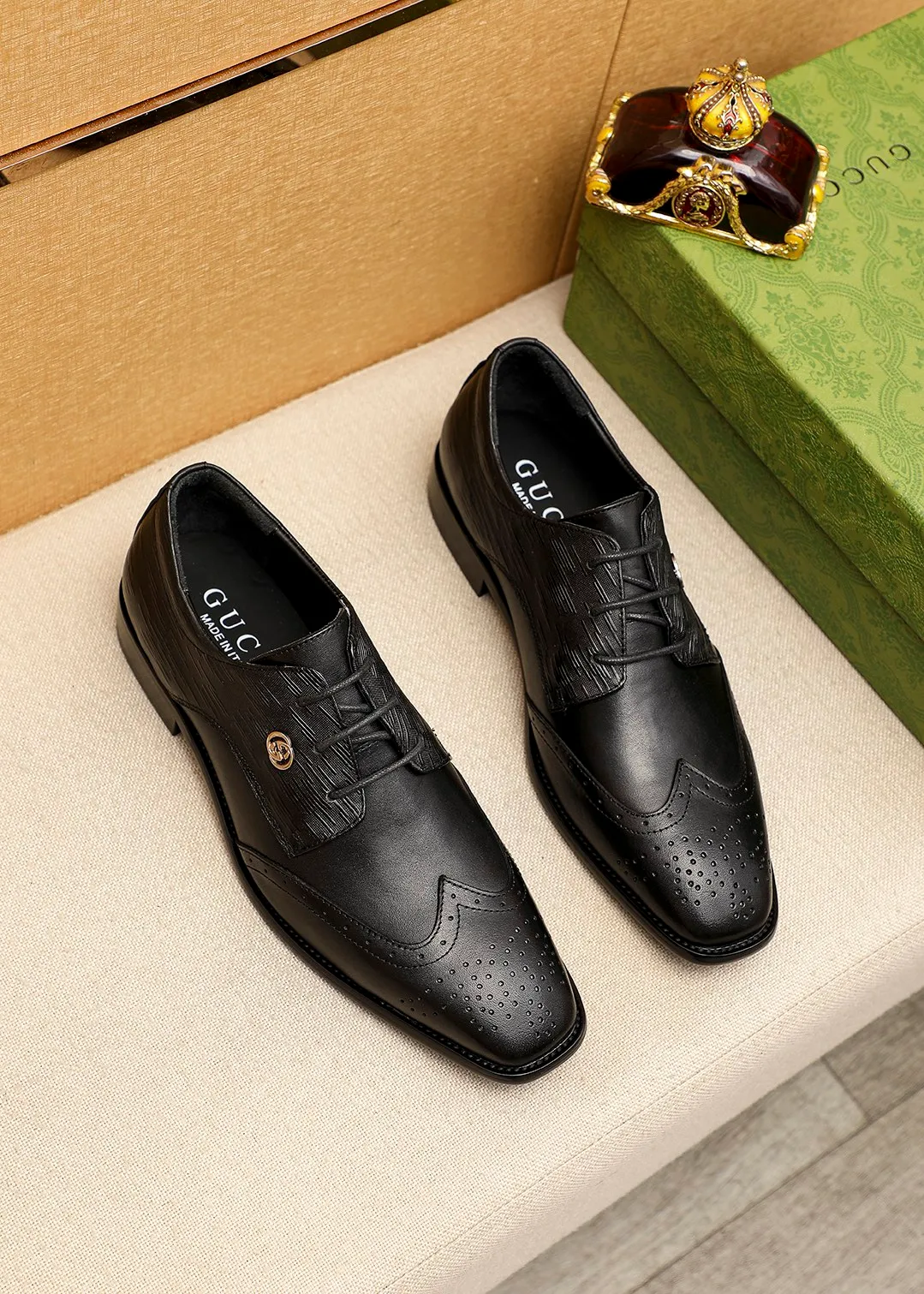 Men's shoes 💰442 💐 Product trademark: GUCCI "Gucci" business leather shoes Regular size: 38-44 (45.46🉑️customized) Product materials: Selected imported first-layer calfskin upper, imported small dyed cowhide leather lining. Strong three-dimensional visual effect, combined outsole Color: 1⃣️color optional
